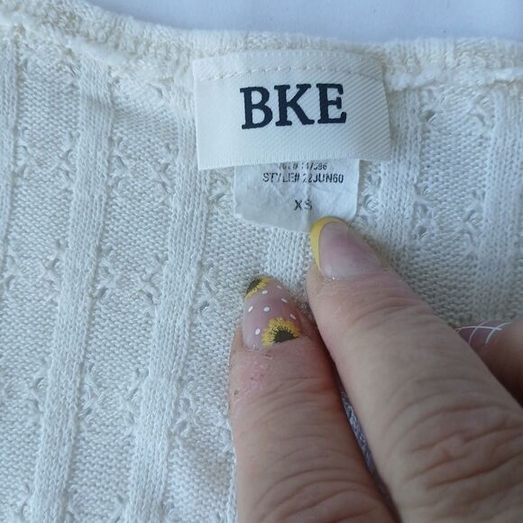 BKE Buckle Boho Knit Top Women's XS Ivory Ribbed V-Neck Short Sleeve Stretch - Picture 2 of 7
